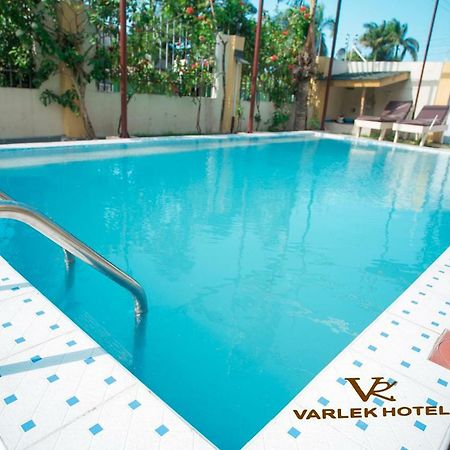 דאר א-סאלאם Varlek Hotel מראה חיצוני תמונה